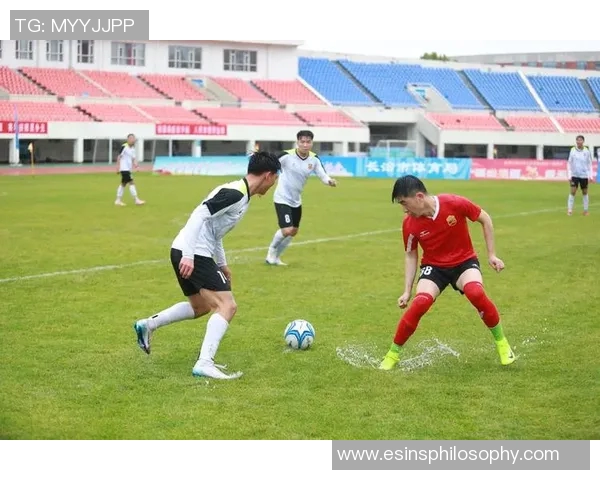 足球明星在赛场外的另一项运动跑步的魅力与挑战探讨