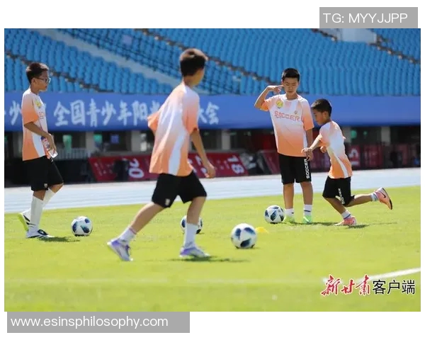 足球明星跨界典范：从绿茵场到商业舞台的成功转型之路