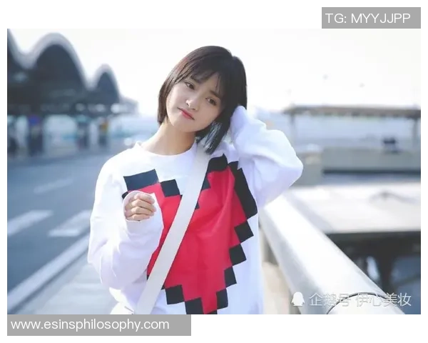 足球明星阿迪达斯卫衣时尚潮流解析与穿搭技巧分享 足球明星阿迪达斯卫衣时尚潮流解析与穿搭技巧分享